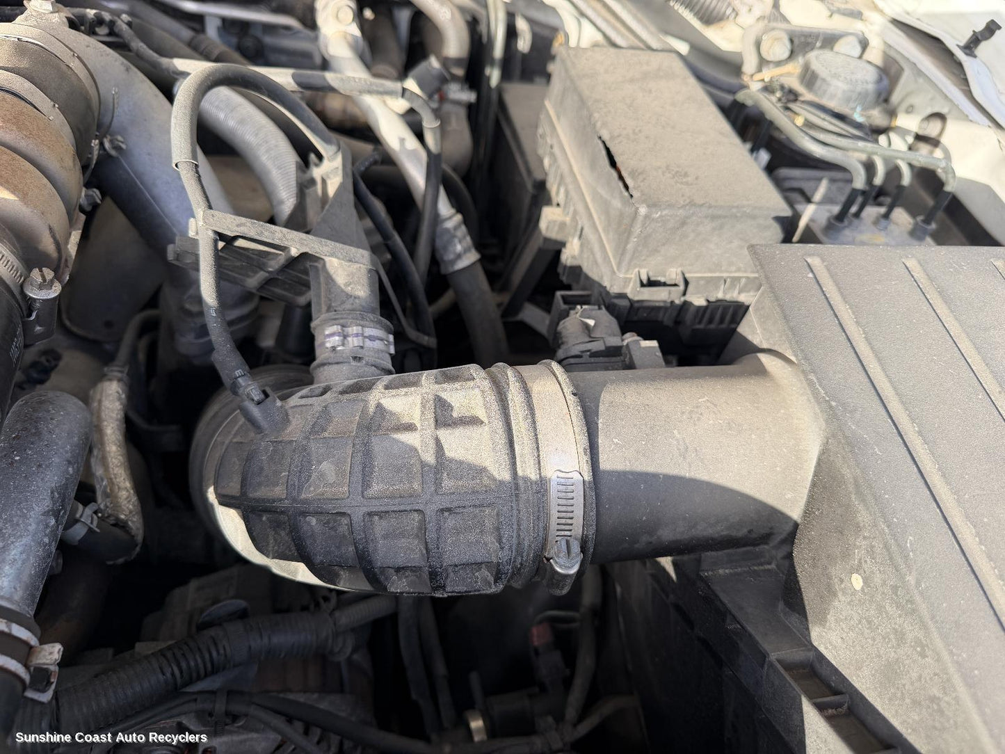 2005-2010 Nissan Pathfinder Air Cleaner Duct Hos
