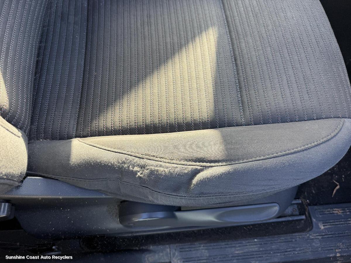 2010-2014 Volkswagen Amarok Front Seat