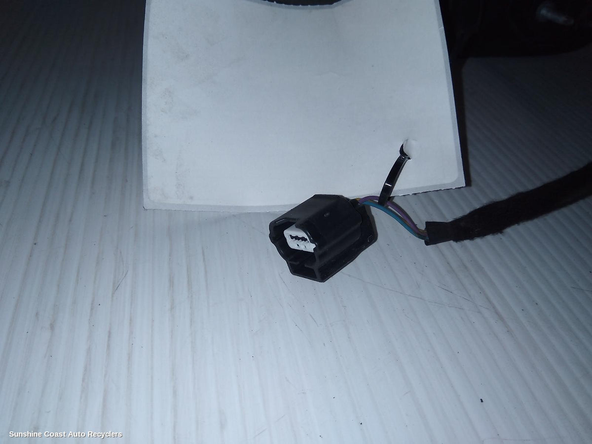 2005-2007 Nissan Pathfinder Left Door Mirror