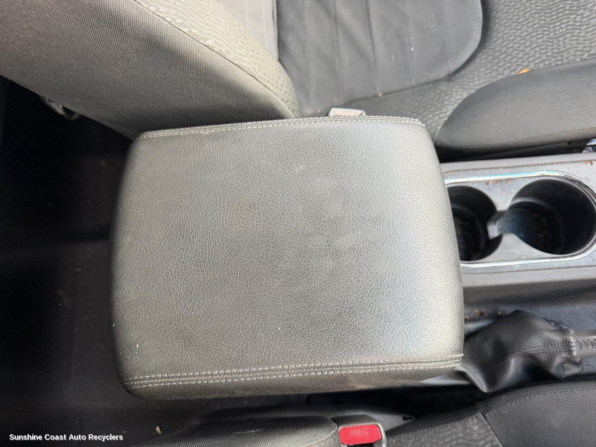 2005-2015 Nissan Navara Console