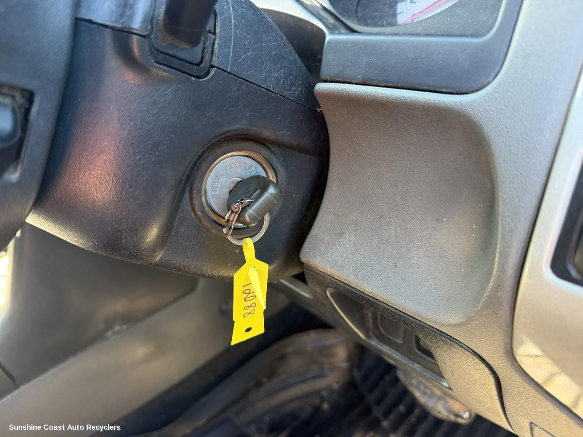 2002-2006 Mitsubishi Pajero Ignition W Key