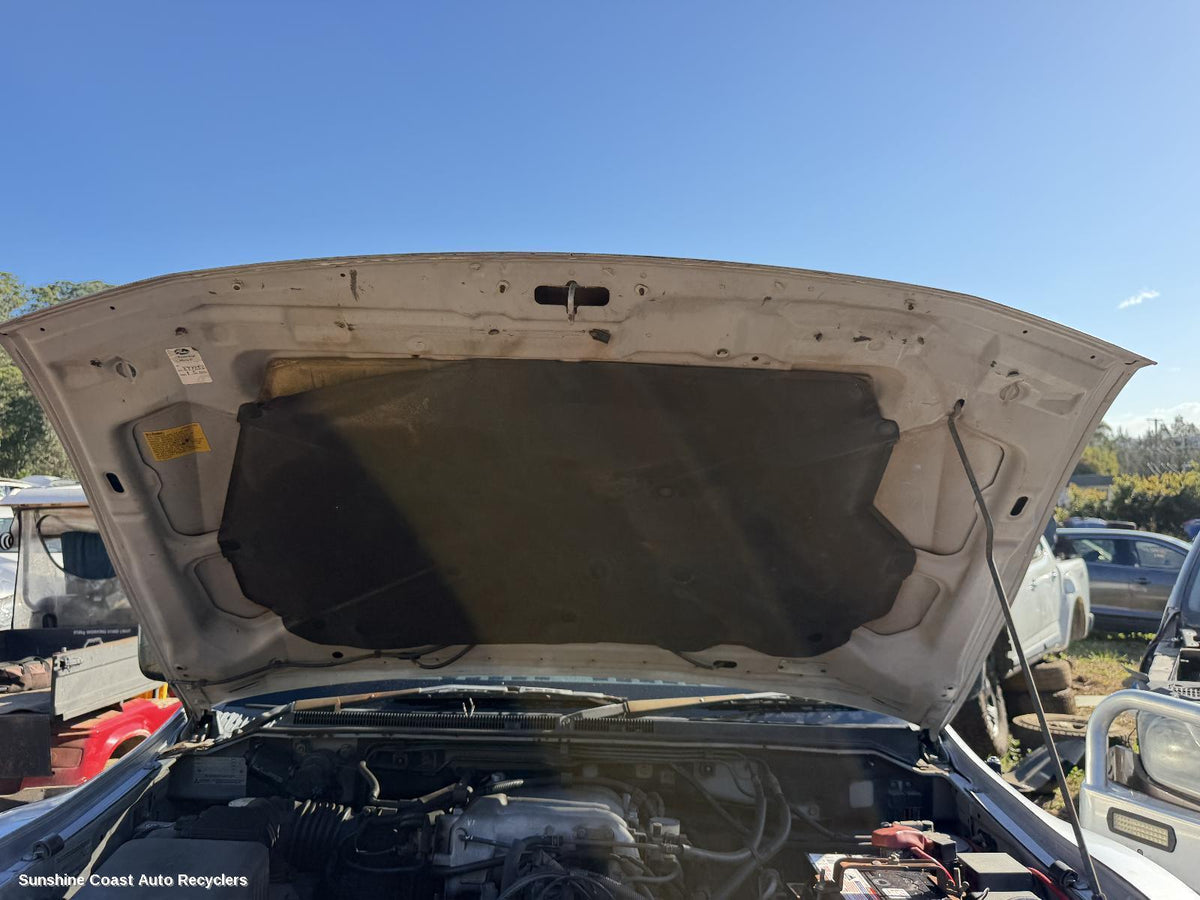 2002-2006 Mitsubishi Pajero Bonnet