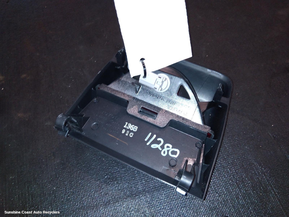 2005-2016 Toyota Yaris High Level Stoplight