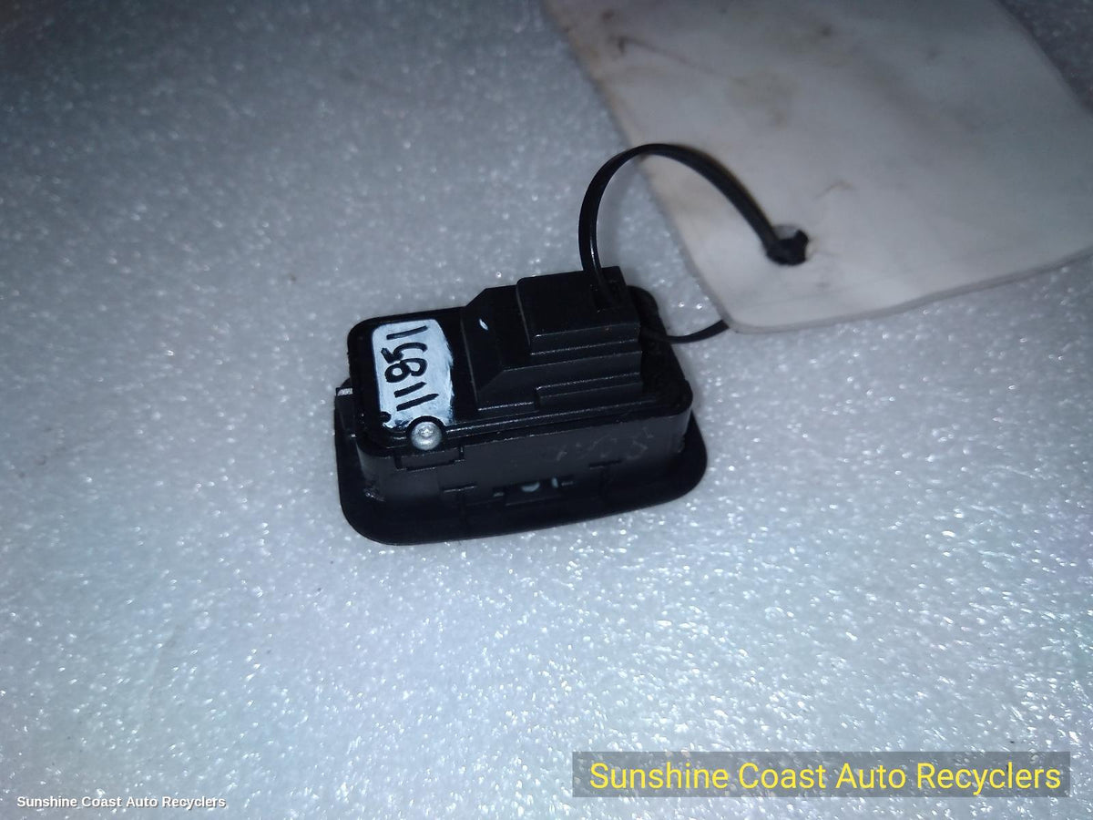 2007-2015 Mercedes C Class Misc Switch Relay
