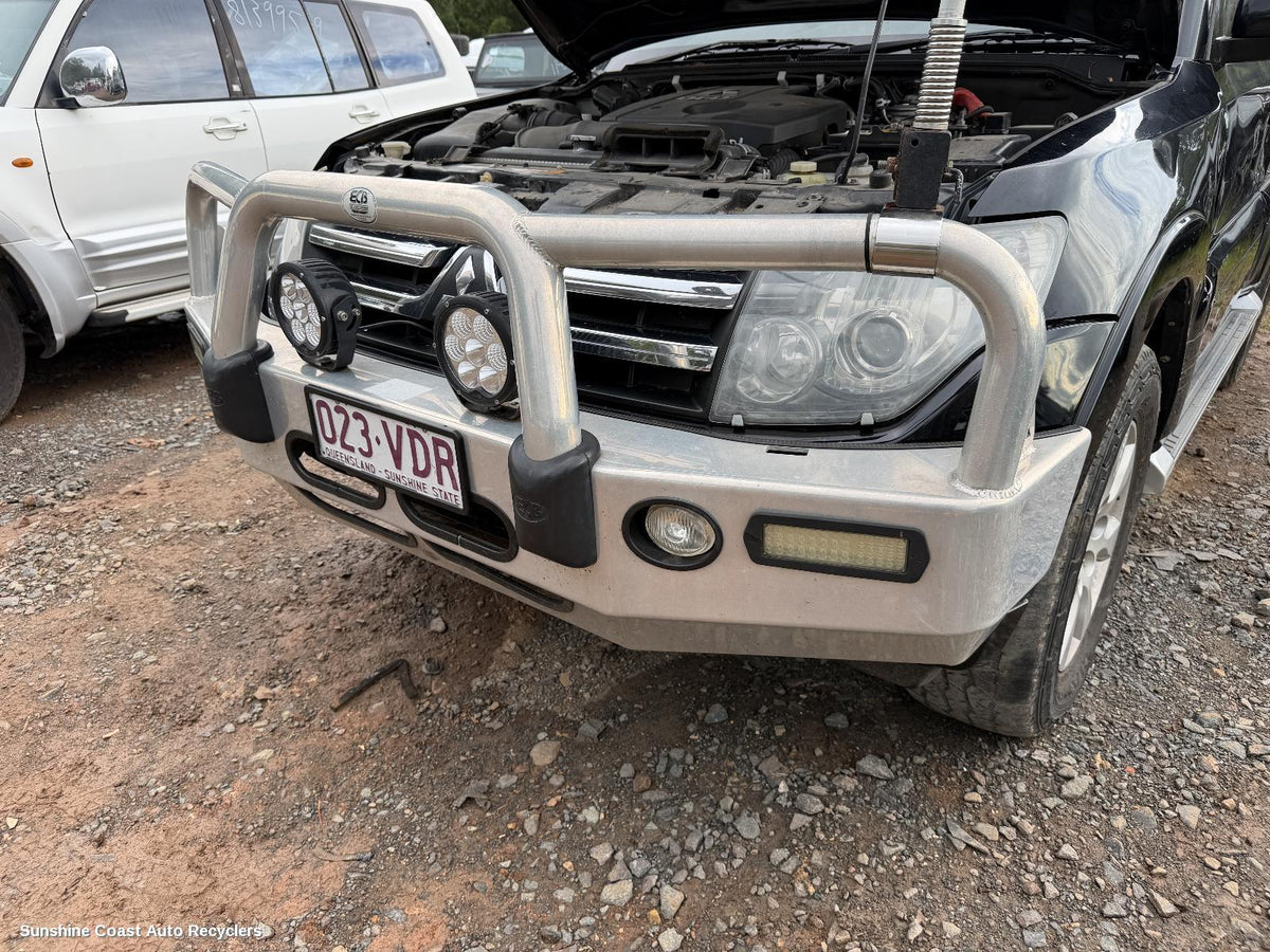 2008-2011 Mitsubishi Pajero Grille