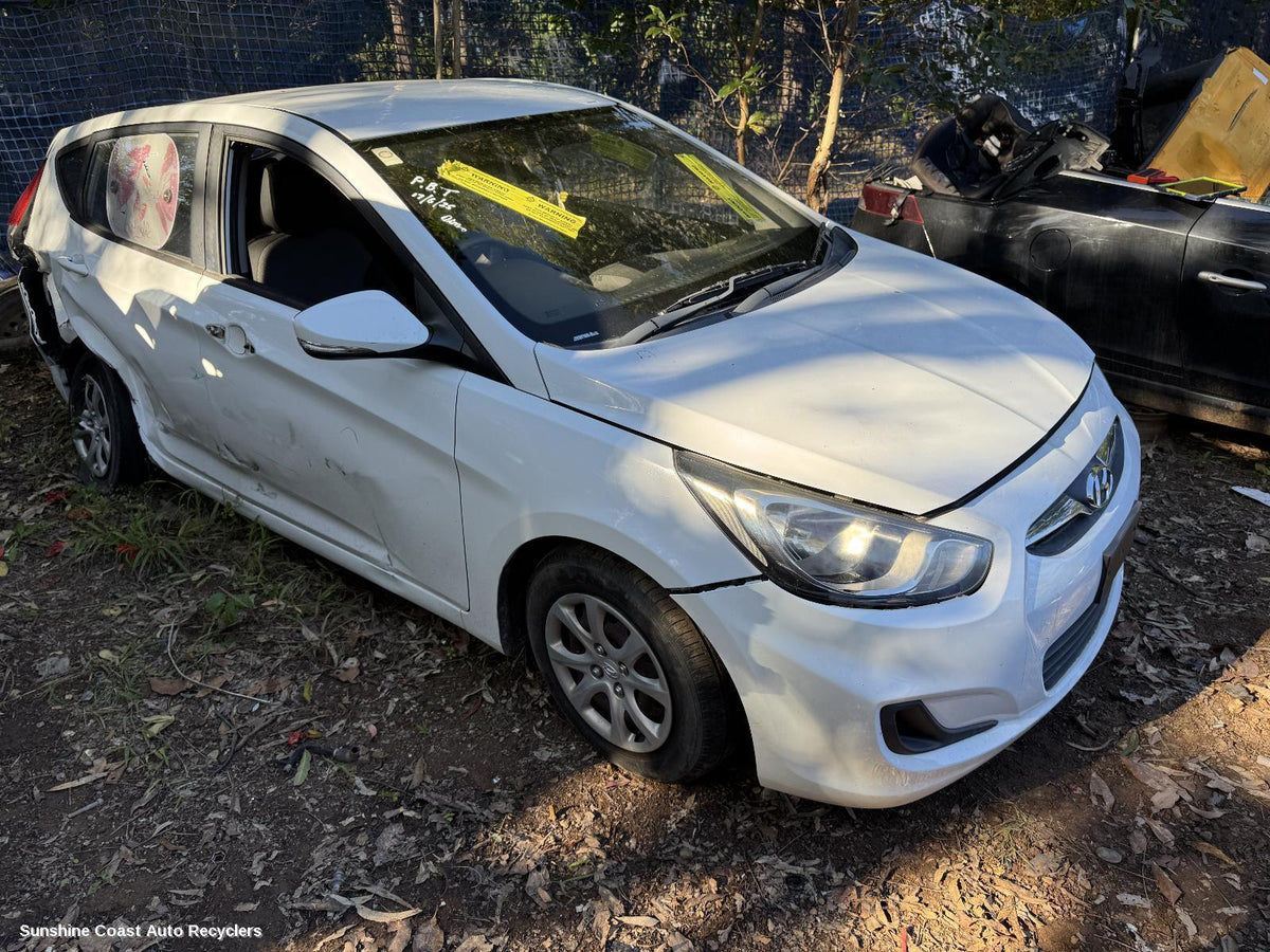 2011-2014 Hyundai Accent Right Headlamp