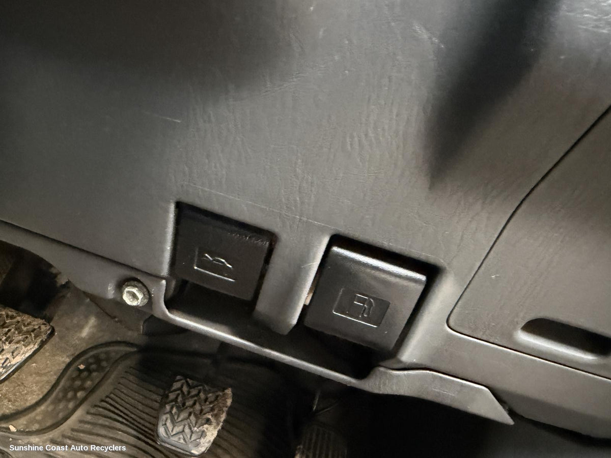 2003-2009 Toyota Prado Bonnet Release