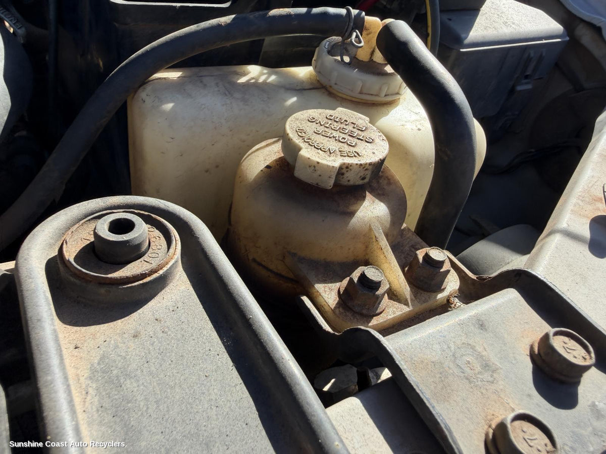 2000-2006 Mitsubishi Pajero P S Reservoir