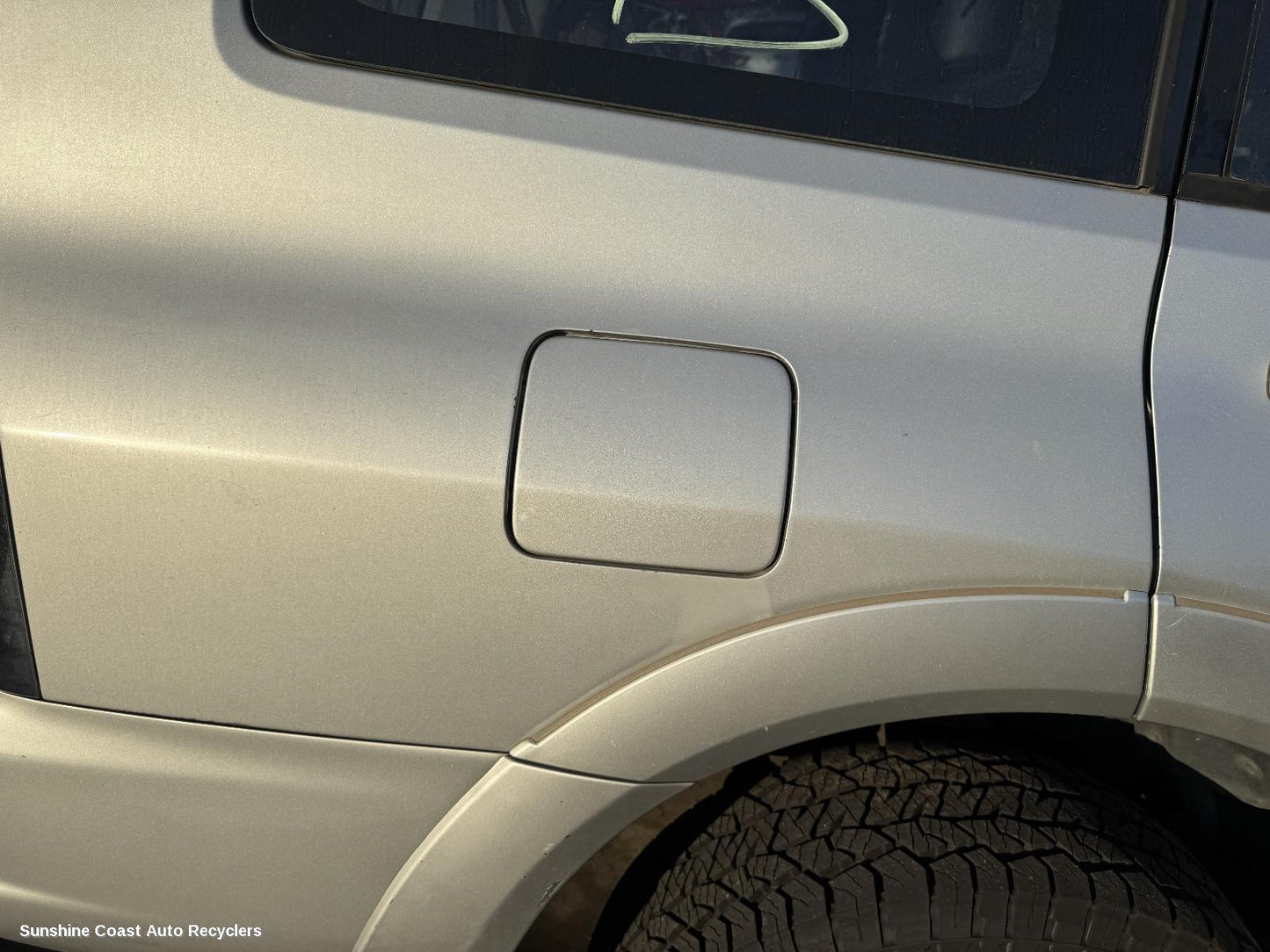 2002 Mitsubishi Pajero Fuel Door Filler