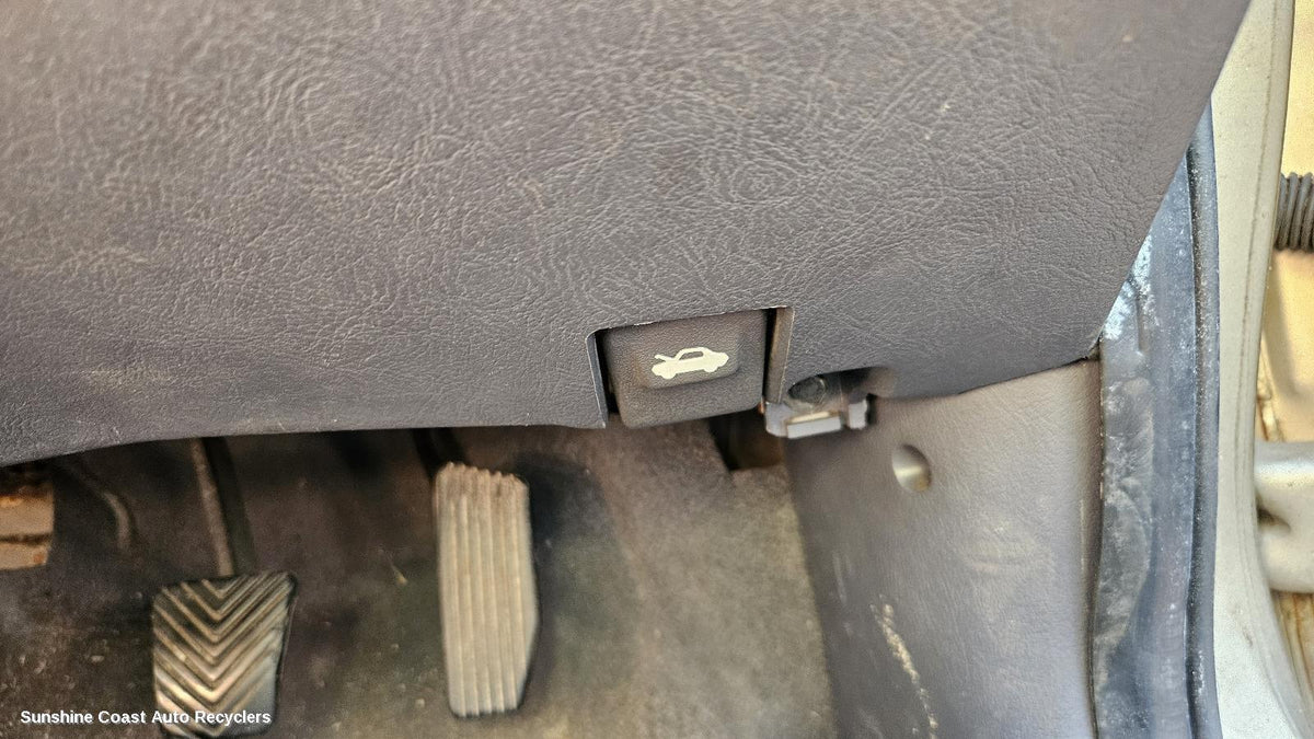 2000-2003 Hyundai Elantra Bonnet Release