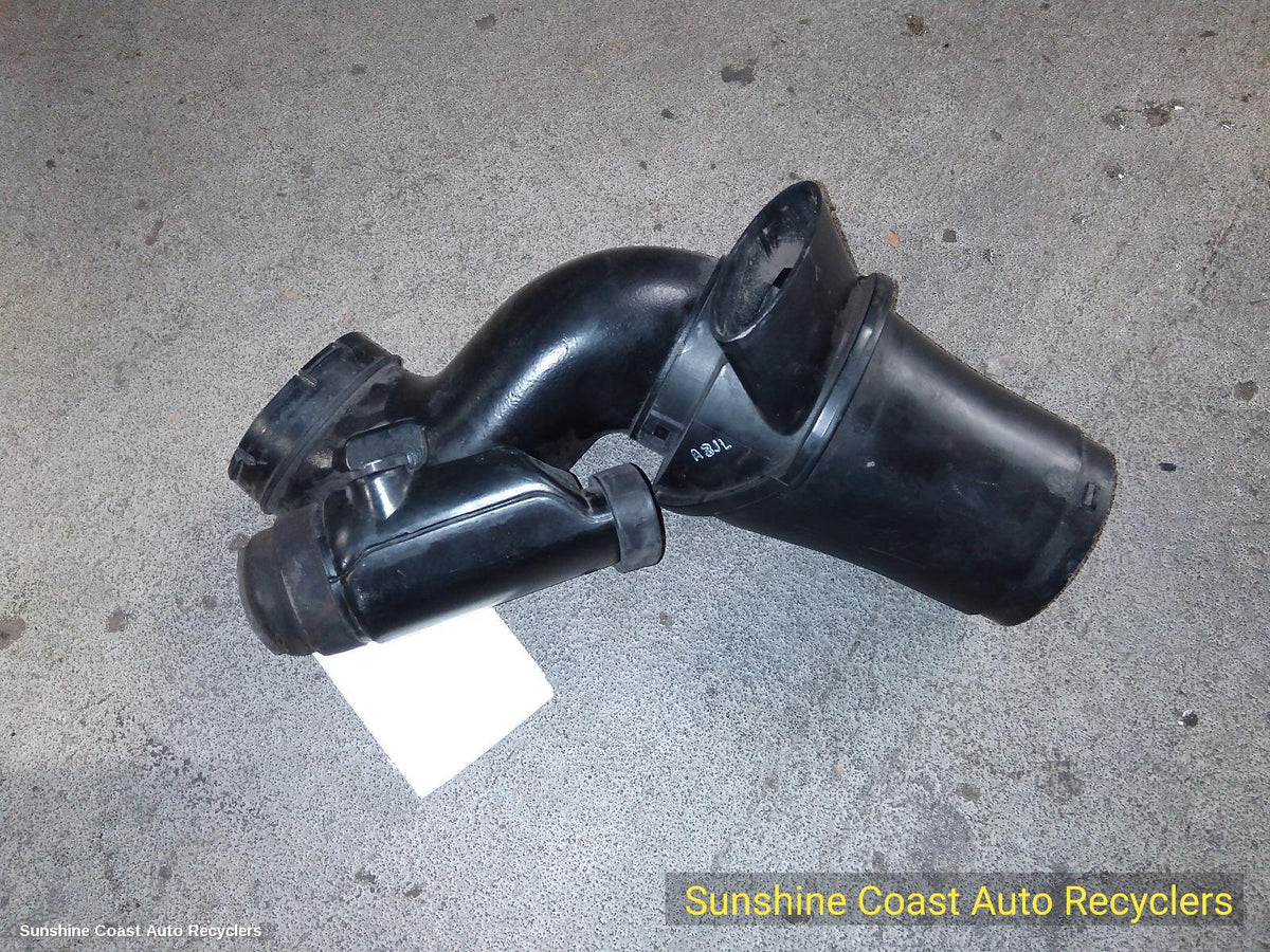 2006-2014 Mitsubishi Pajero Air Cleaner Duct Hos