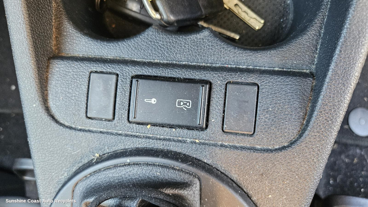 2010-2015 Skoda Fabia Misc Switch Relay