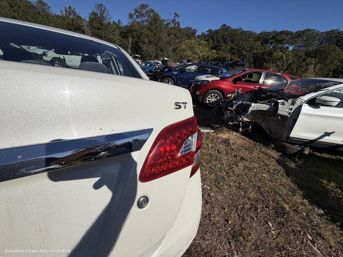 2012-2017 Nissan Pulsar Rear Garnish