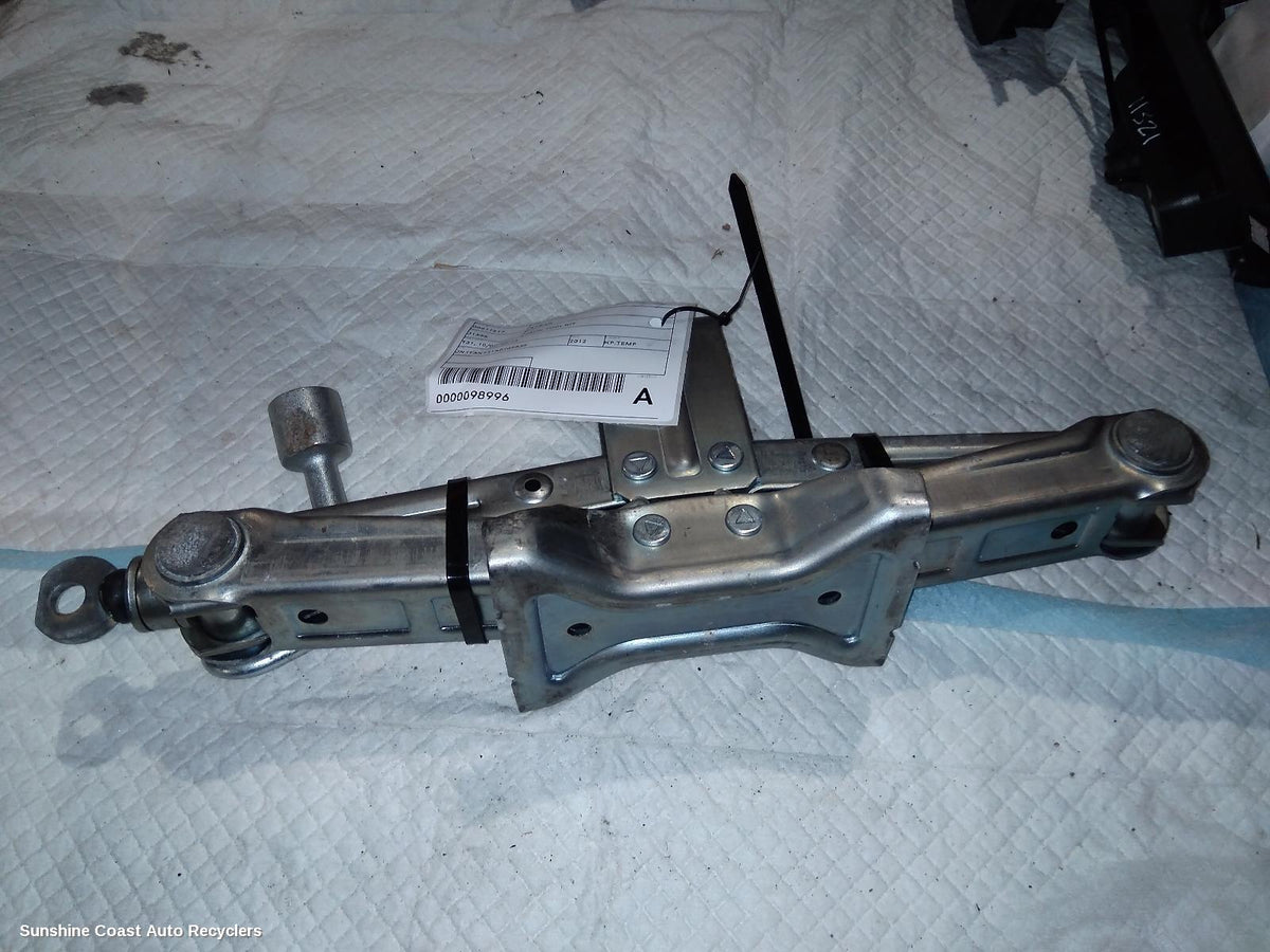 2007-2013 Nissan Xtrail Jack Tool Kit