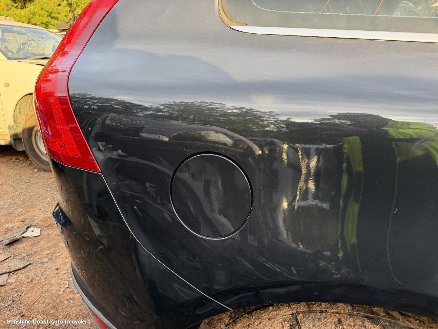 2009-2017 Volvo Xc60 Fuel Door Filler