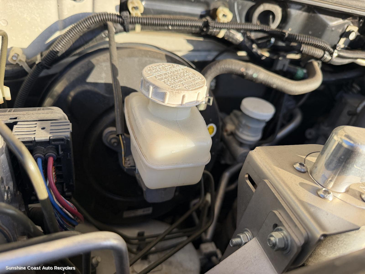2009-2015 Mitsubishi Triton Master Cylinder