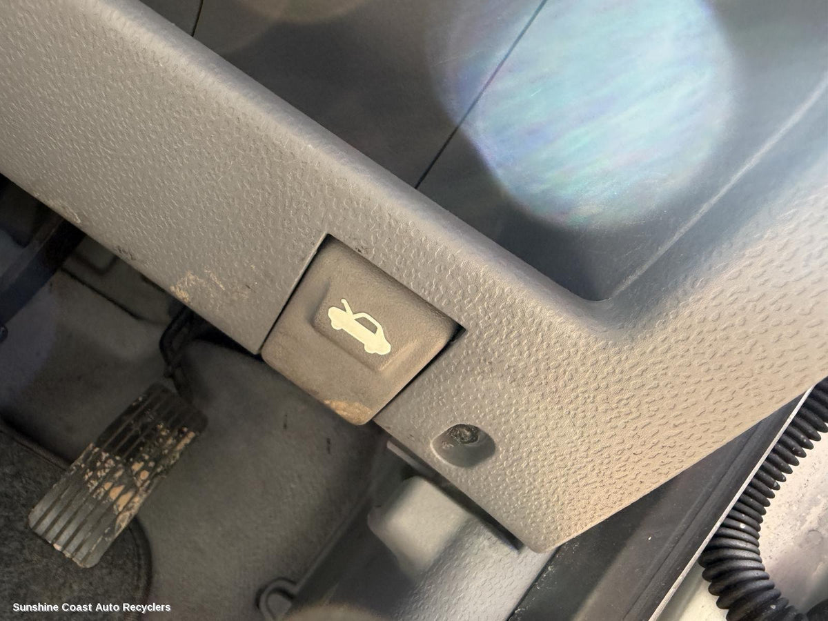 2002-2005 Hyundai Getz Bonnet Release