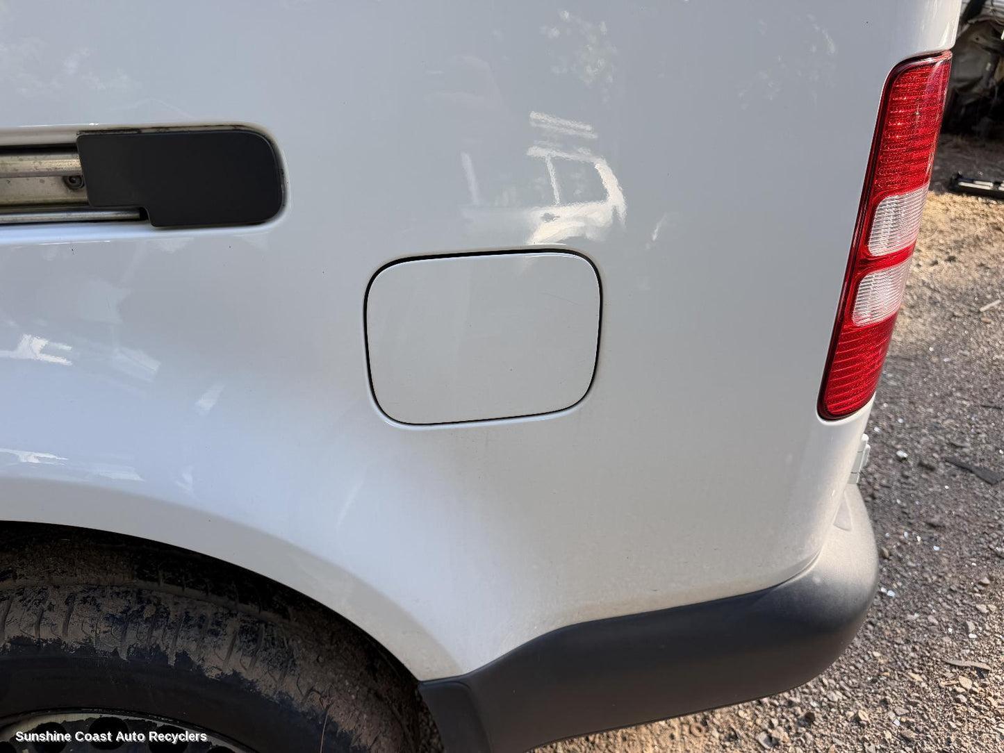 2010-2015 Volkswagen Caddy Fuel Door Filler