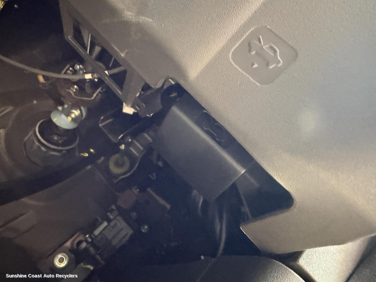 2005-2015 Nissan Navara Bonnet Release