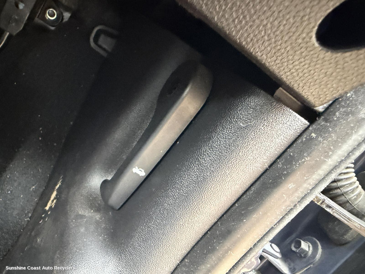 2009-2016 Hyundai Ix35 Bonnet Release