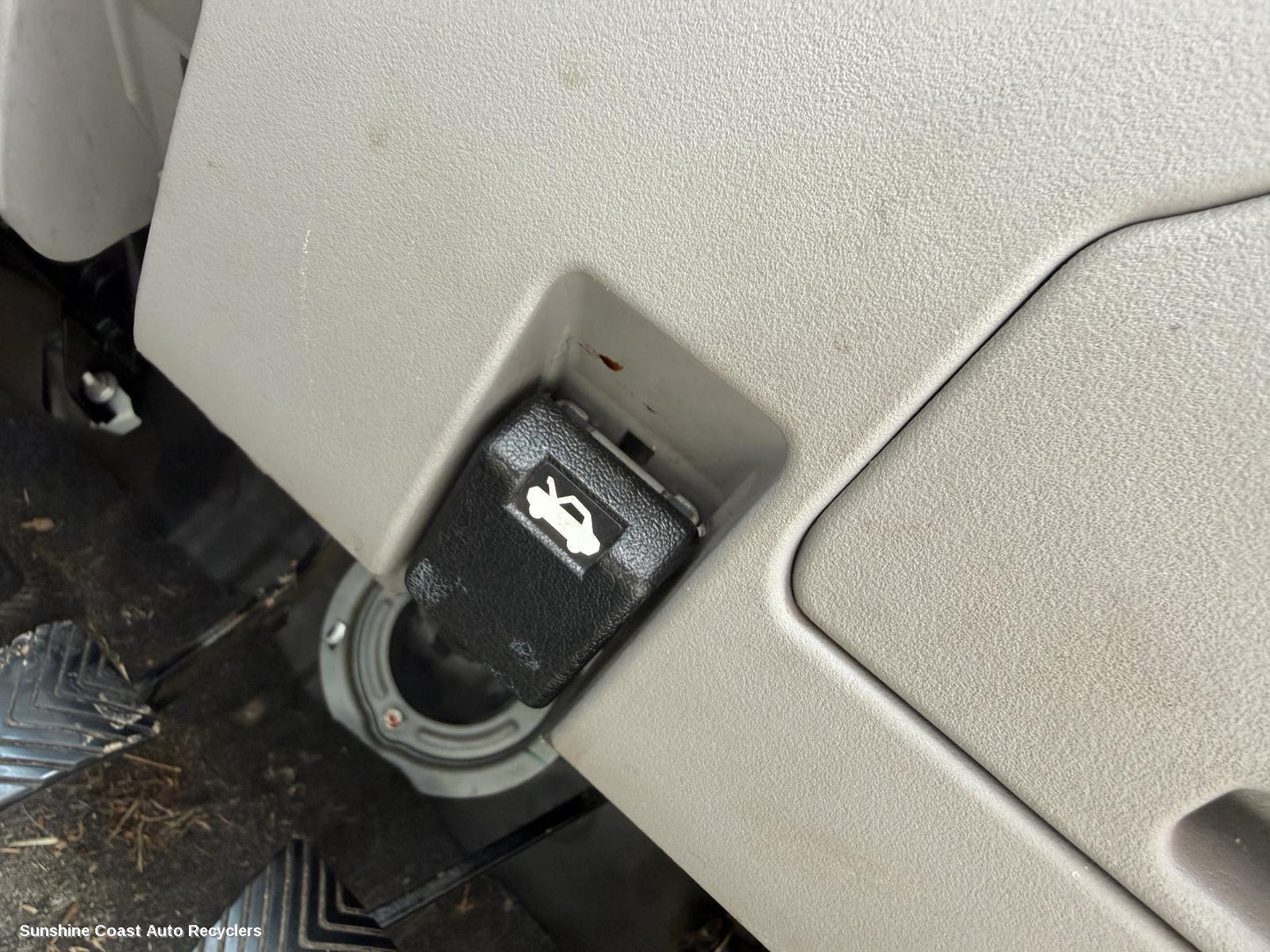 2006-2009 Mitsubishi Triton Bonnet Release