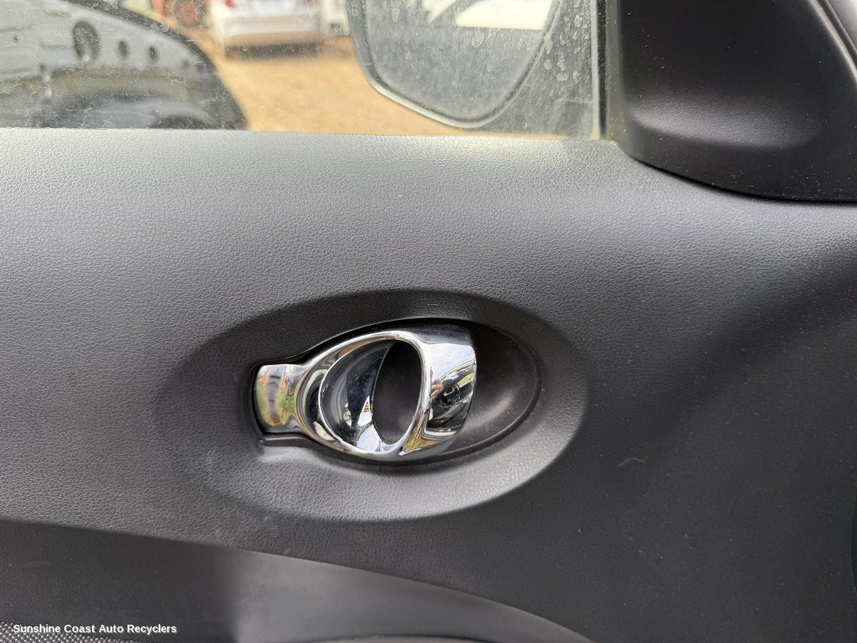 2010-2015 Nissan Juke Door Handle