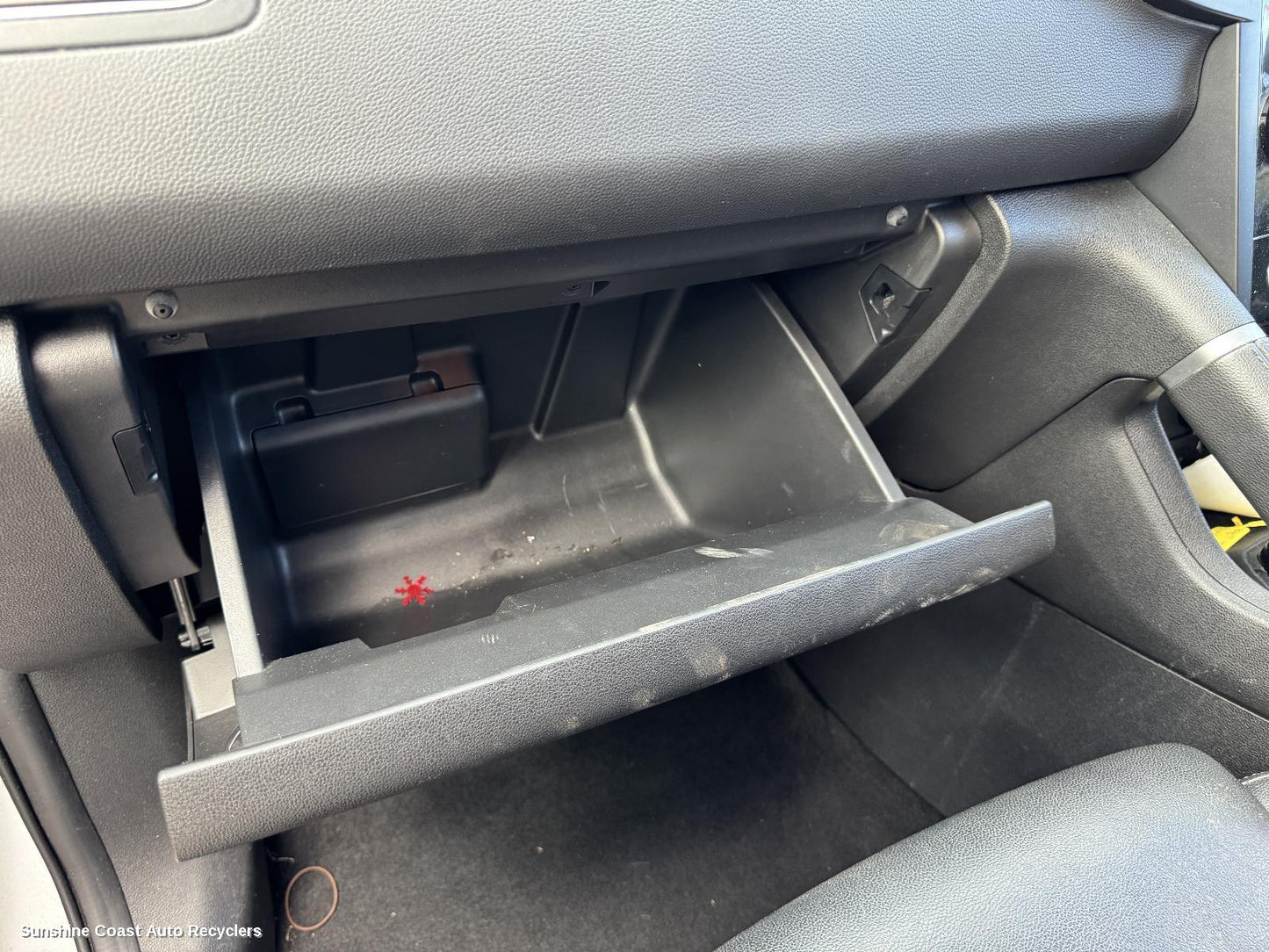 2016-2026 Renault Kaleos Glove Box