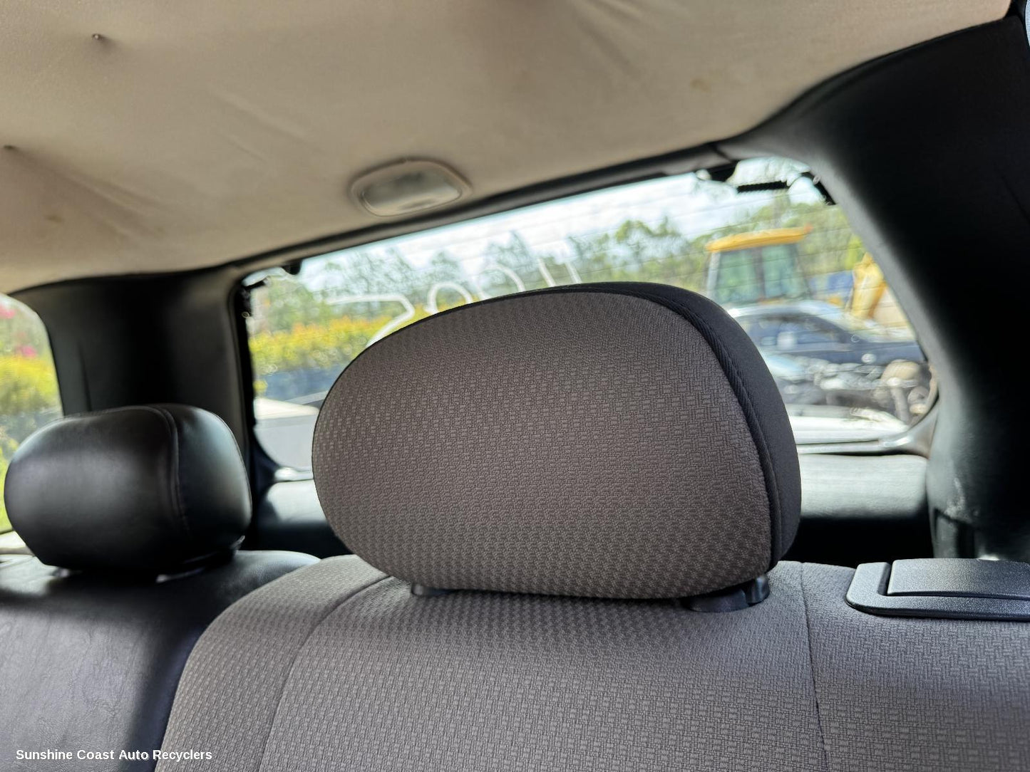 2004 Jeep Cherokee Headrest