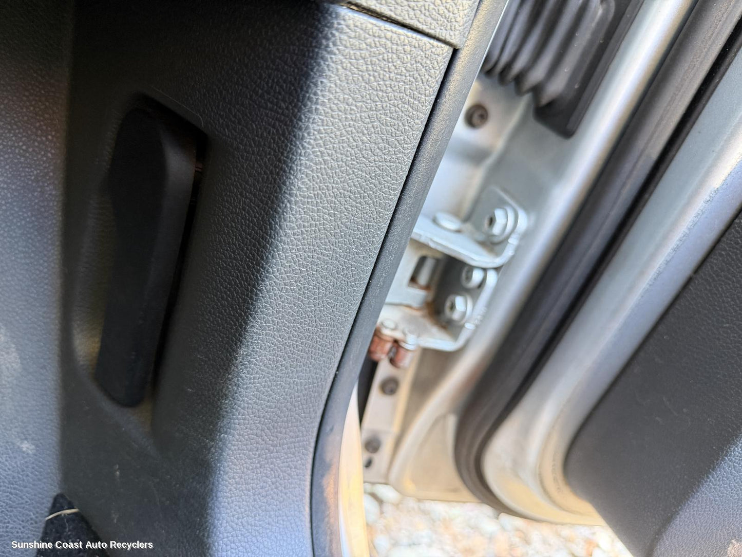 2004-2009 Volkswagen Golf Bonnet Release
