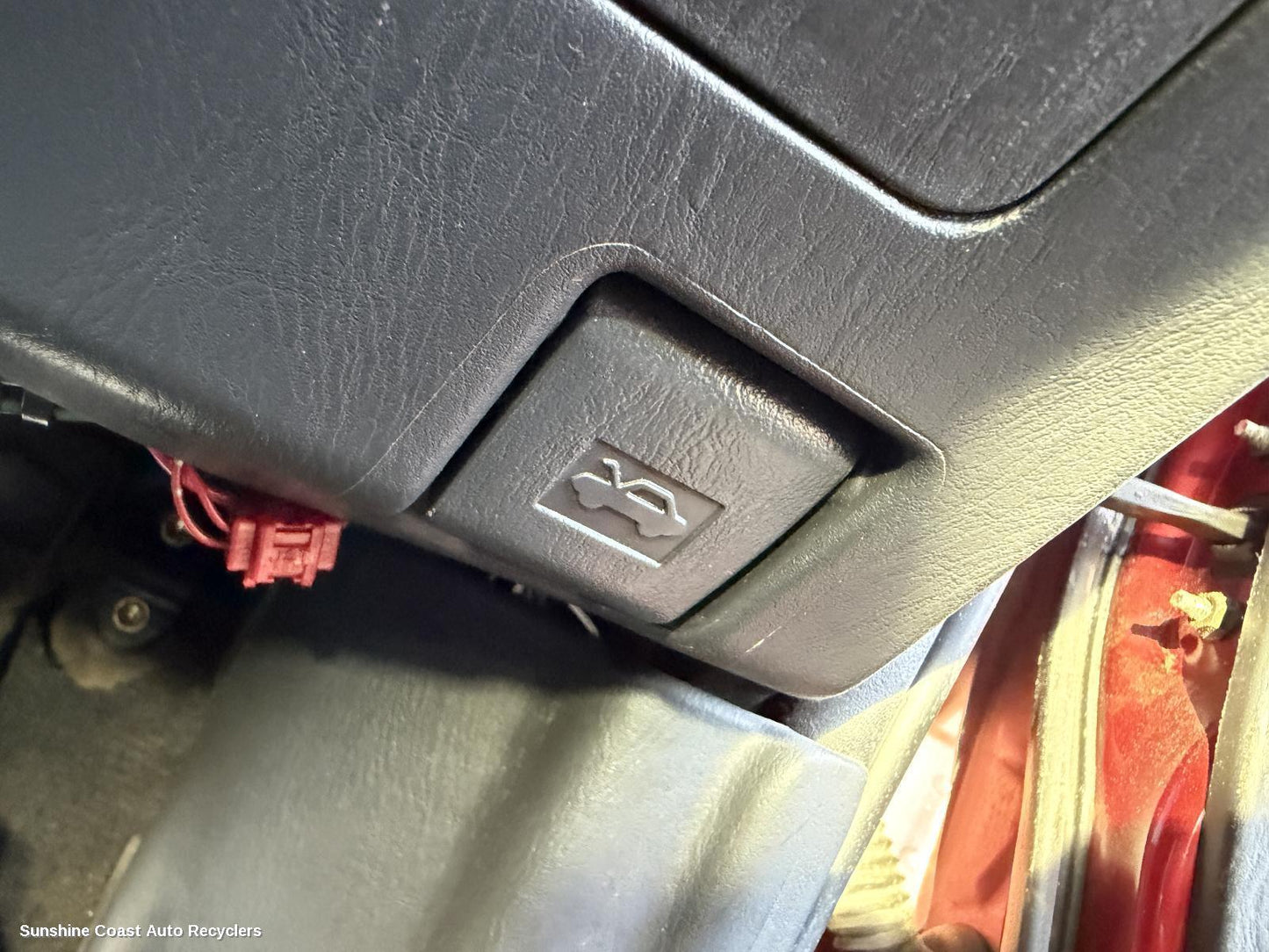 2002-2006 Toyota Camry Bonnet Release