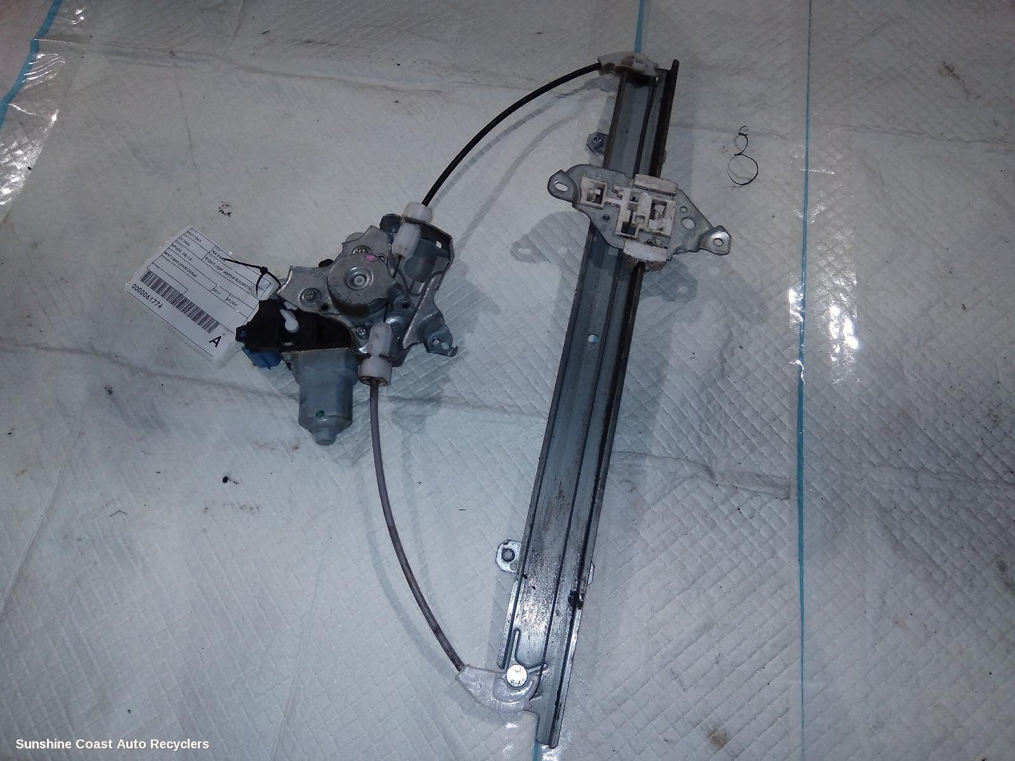 2017 Nissan Navara Right Front Window Reg Motor