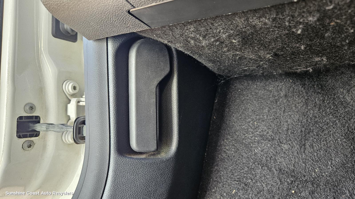 2010-2015 Skoda Fabia Bonnet Release