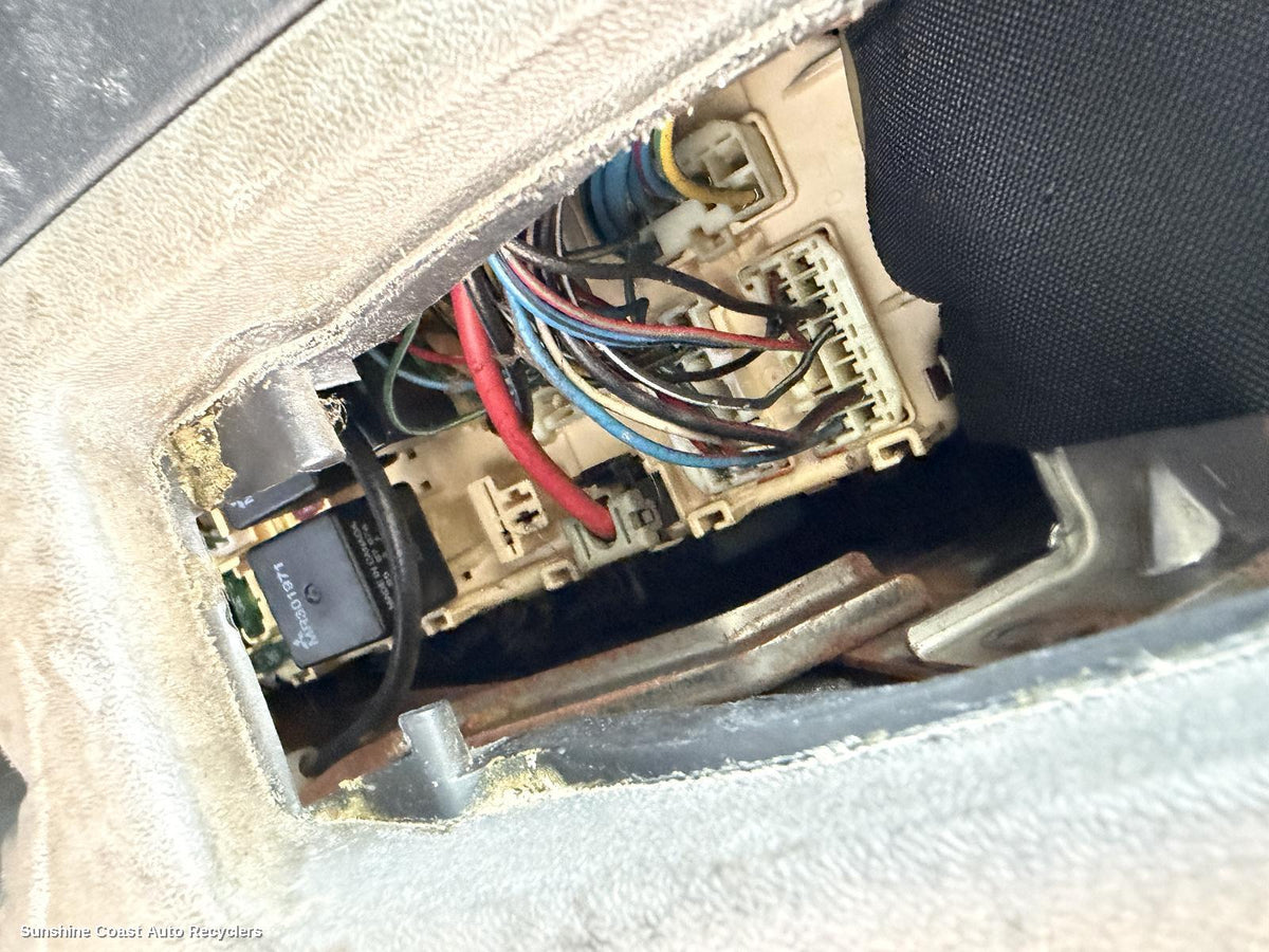 2000-2006 Mitsubishi Pajero Fuse Box