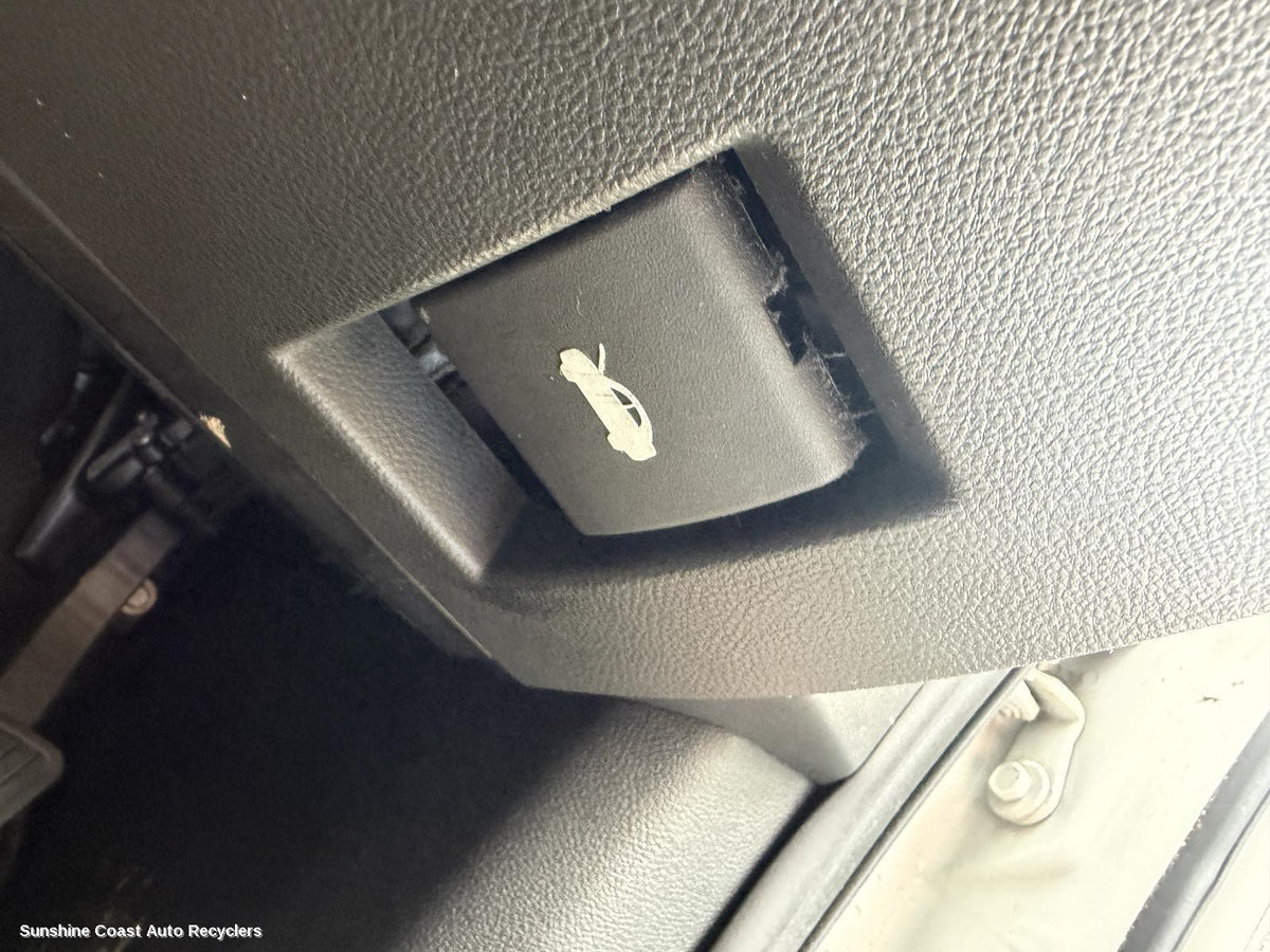 2006-2013 Holden Commodore Bonnet Release