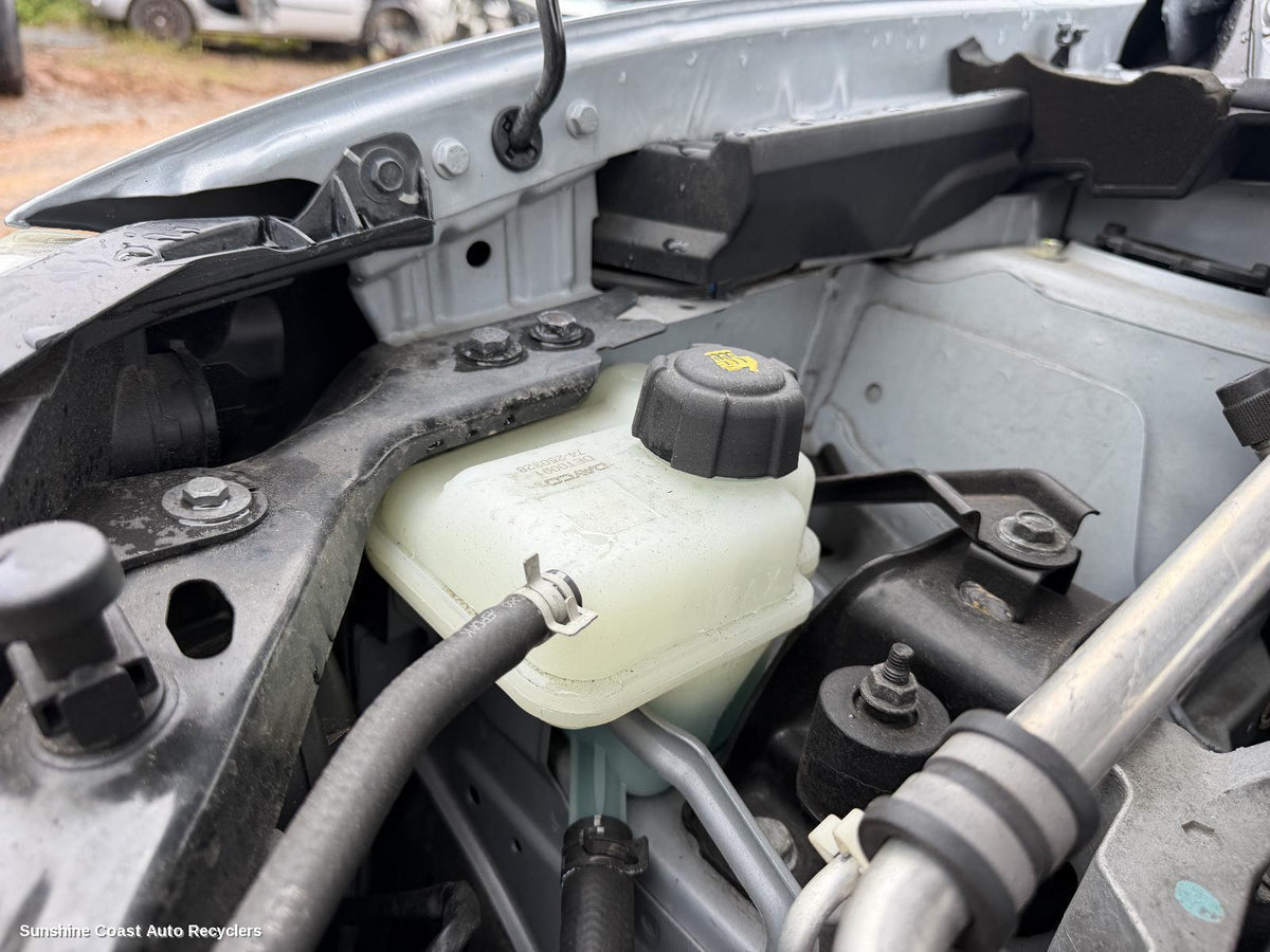 2007-2014 Nissan Dualis Overflow Bottle