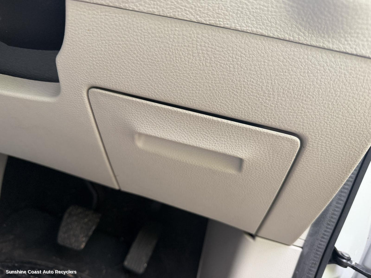 2015-2025 Ldv G10 Glove Box