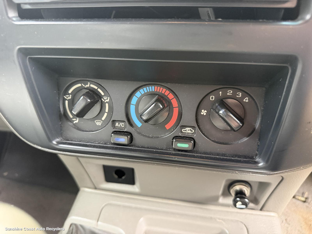 1997-2017 Nissan Patrol Heater Ac Controls