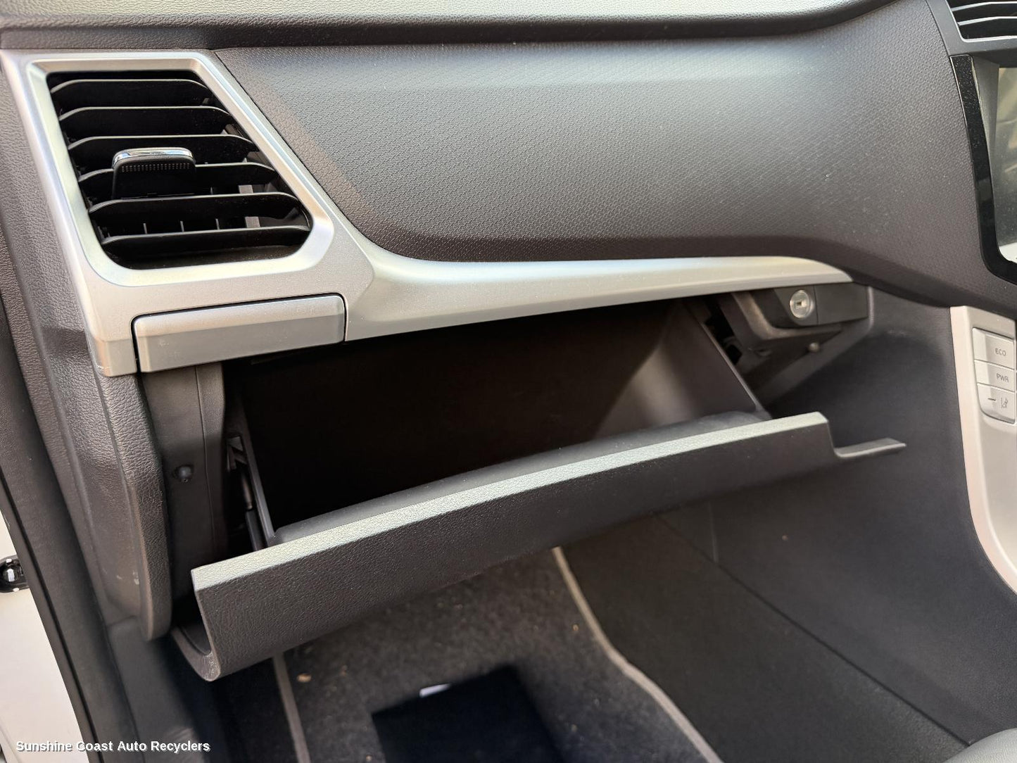 2017-2026 Ldv T60 Glove Box