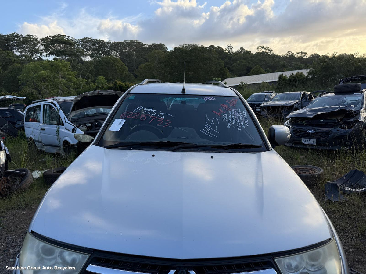 2009-2015 Mitsubishi Challenger Bonnet