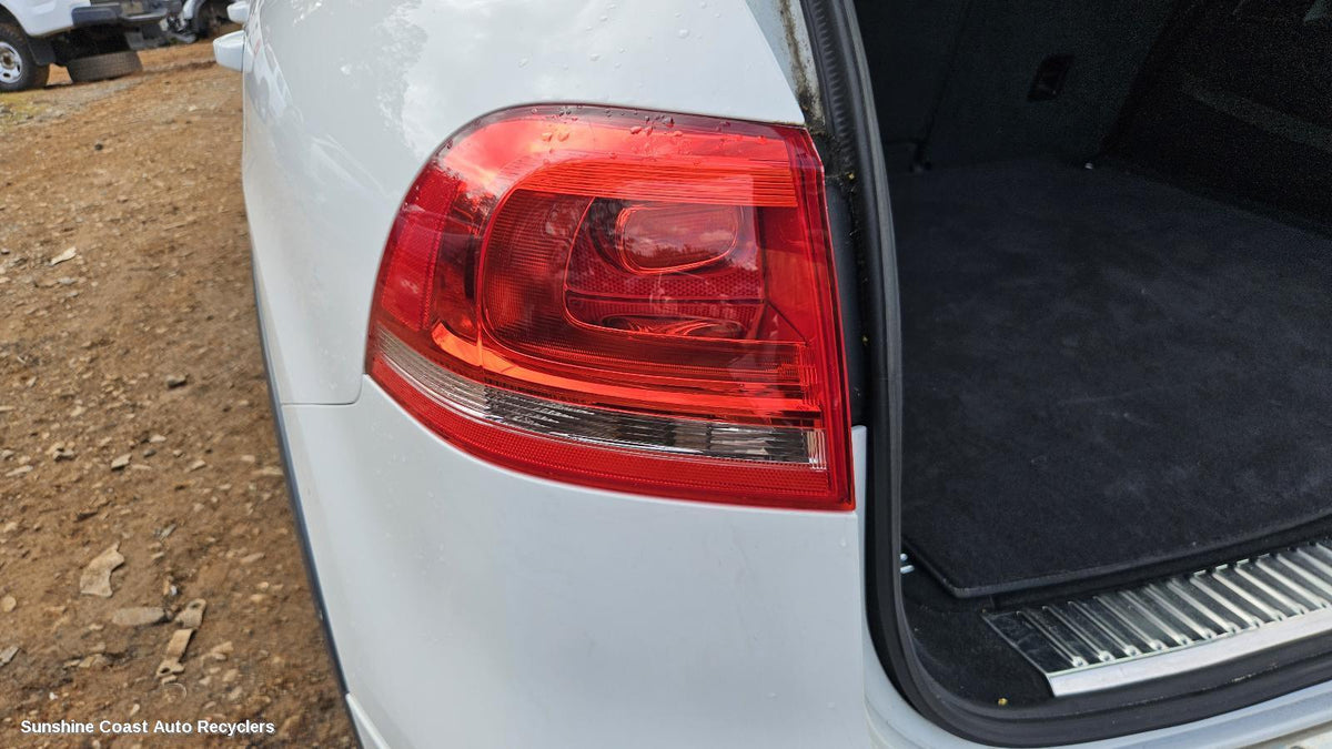 2010-2018 Volkswagen Touareg Left Taillight