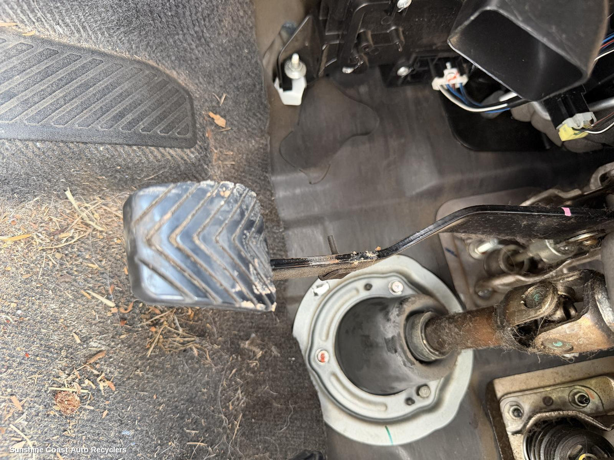2006-2009 Mitsubishi Triton Pedal Assembly