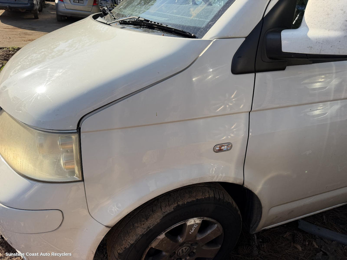 2004-2015 Volkswagen Transporter Left Guard