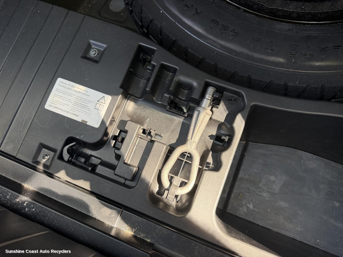 2006-2013 Bmw X5 Jack Tool Kit