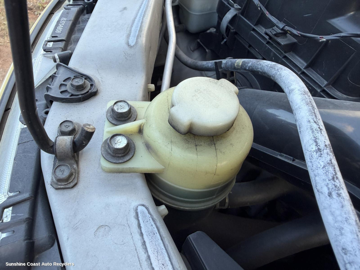 2009-2015 Mitsubishi Challenger P S Reservoir