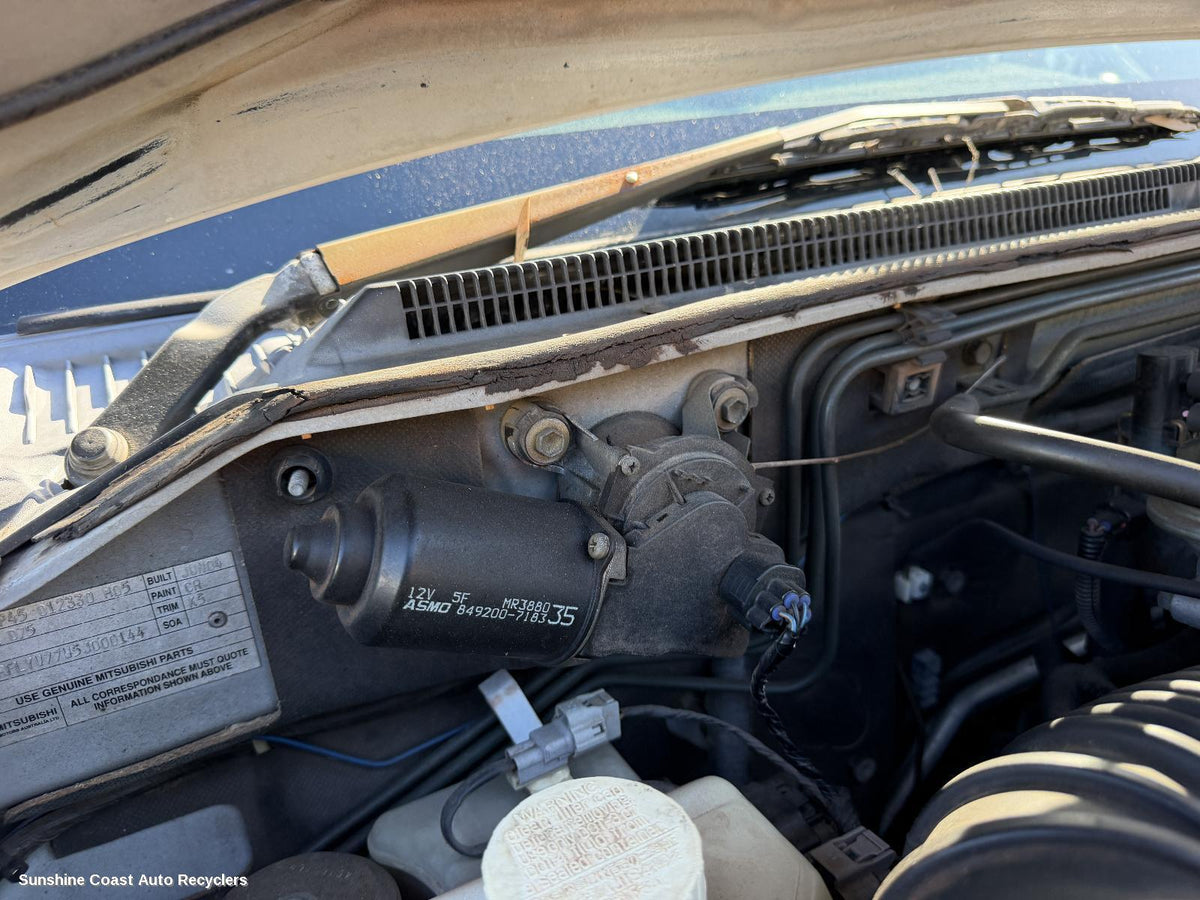 2000-2006 Mitsubishi Pajero Wiper Motor