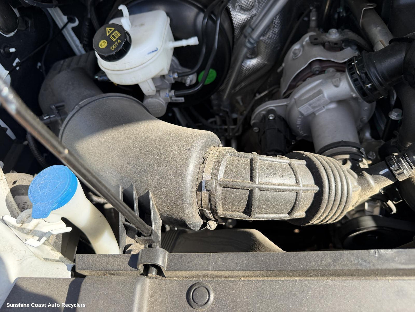 2020-2026 Ldv Deliver 9 Air Cleaner Duct Hos