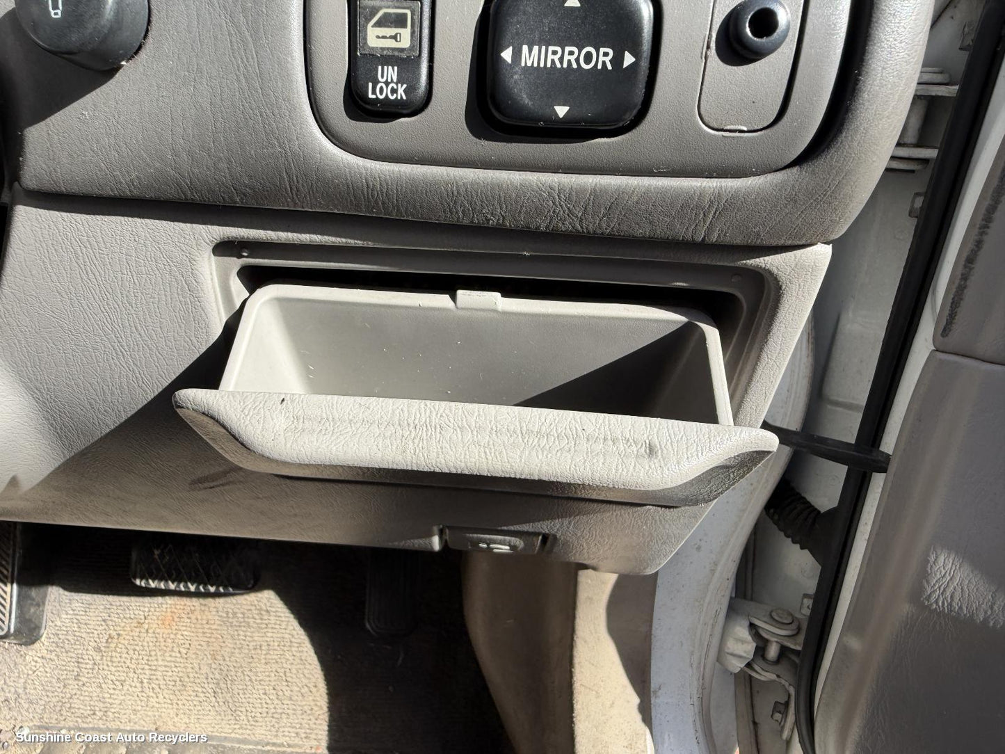 1998-2001 Toyota Corolla Glove Box