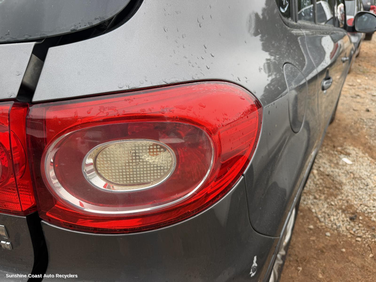 2008-2011 Volkswagen Tiguan Right Taillight