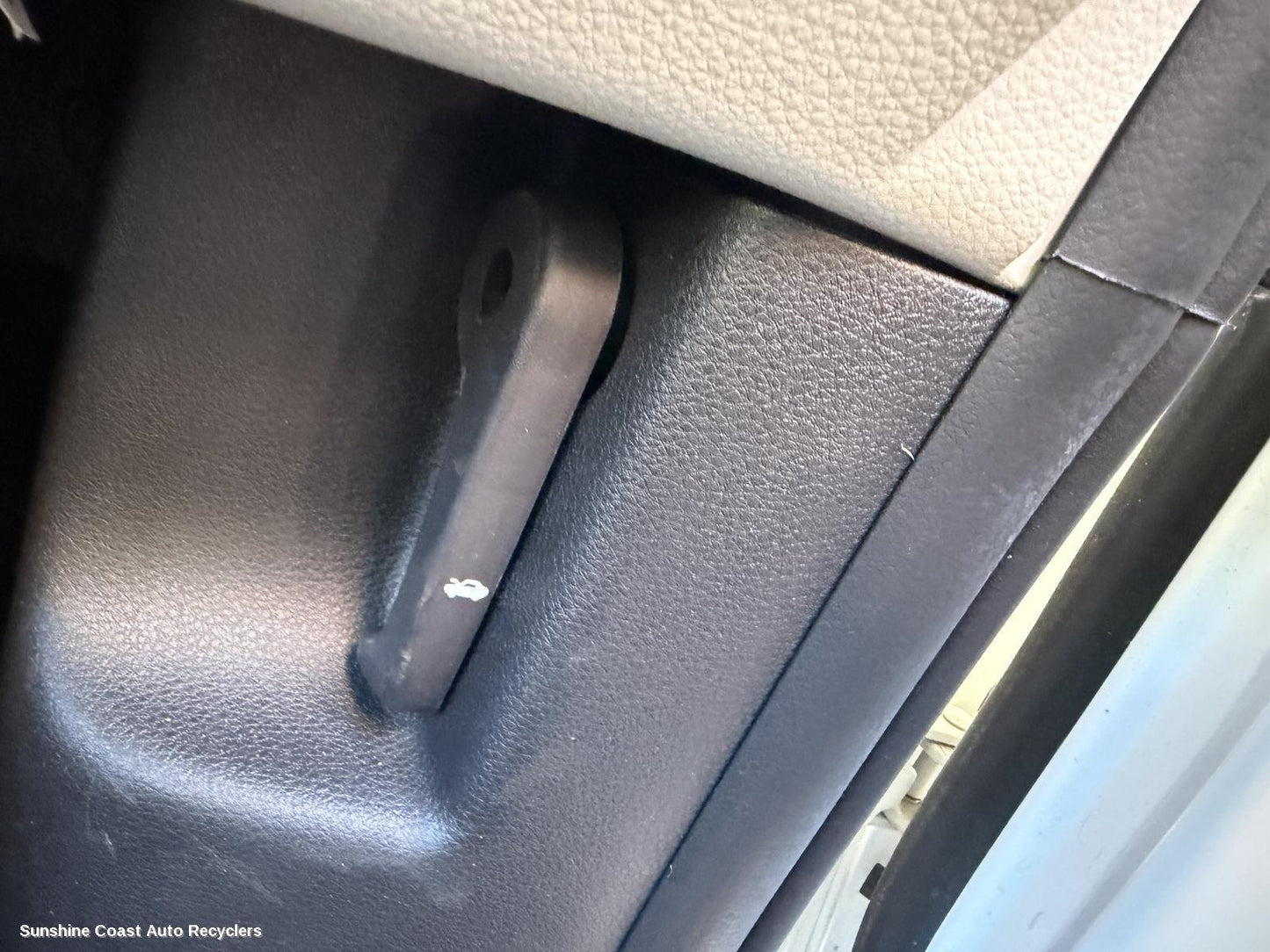 2020-2026 Kia Carnival/grand Carnival Bonnet Release