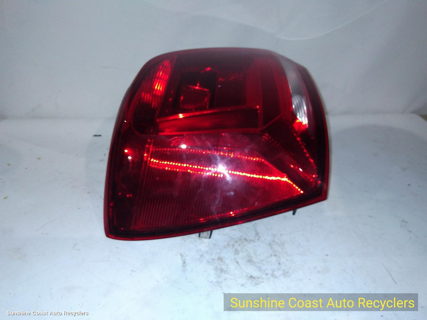 2016 Volkswagen Polo Left Taillight